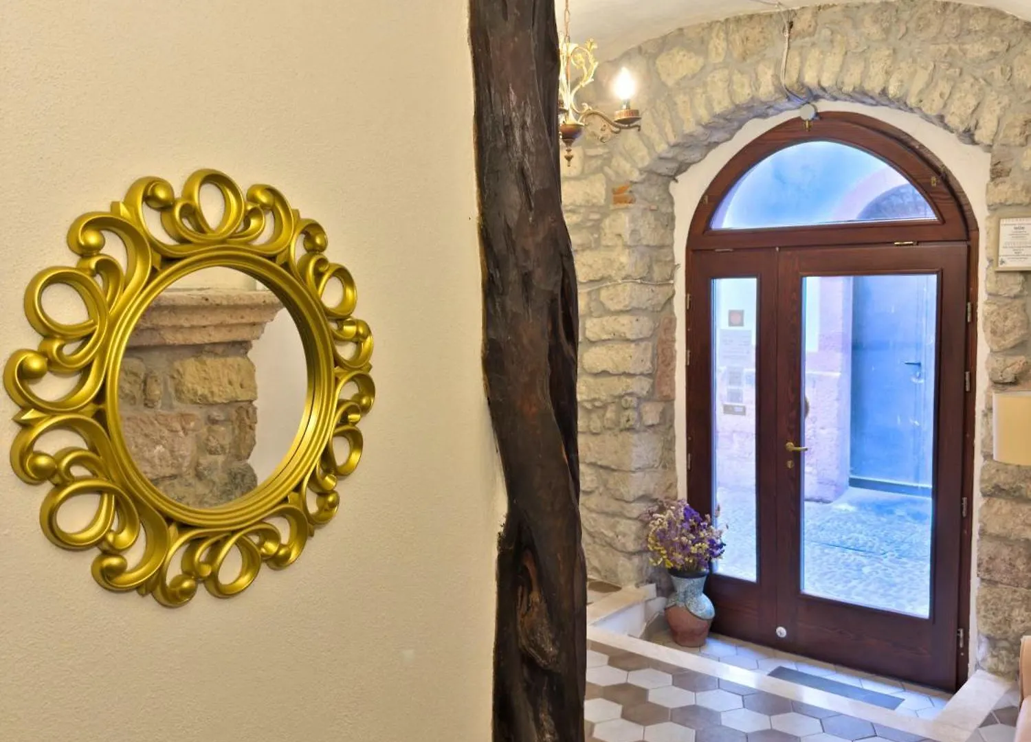 ラブホテル Regnos Altos Boutique Rooms ボーザ イタリア